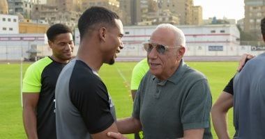 حسين لبيب يؤازر الزمالك من مقصورة استاد برج العرب فى مواجهة المصري