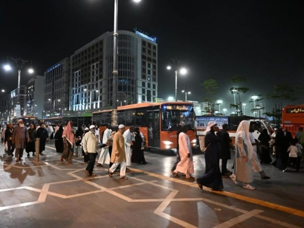 عبر 102 محطة.. استئناف مشروع "حافلات المدينة المنورة" لخدمة نقل المستفيدين