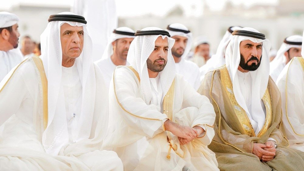 الحكام وأولياء العهود يؤدون صلاة العيد