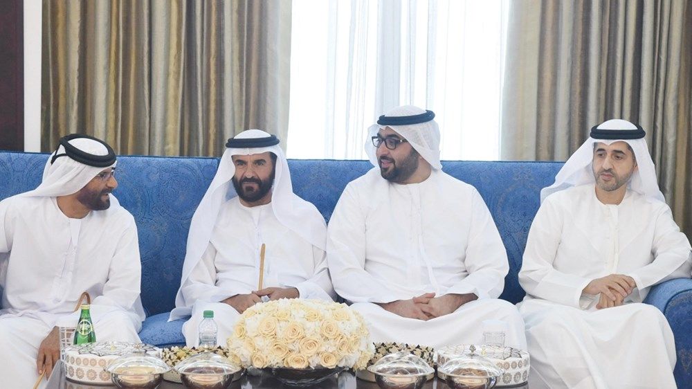 الحكام يواصلون استقبال المهنئين بالعيد