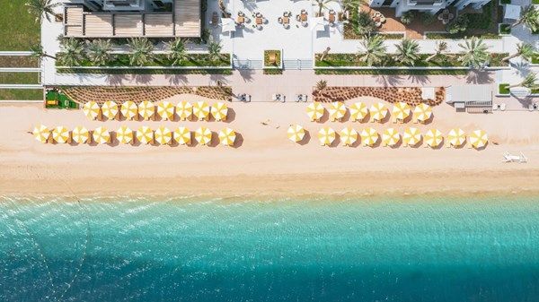 شاطئ البيت متوحد الأكثر إقبالاً في أم القيوين