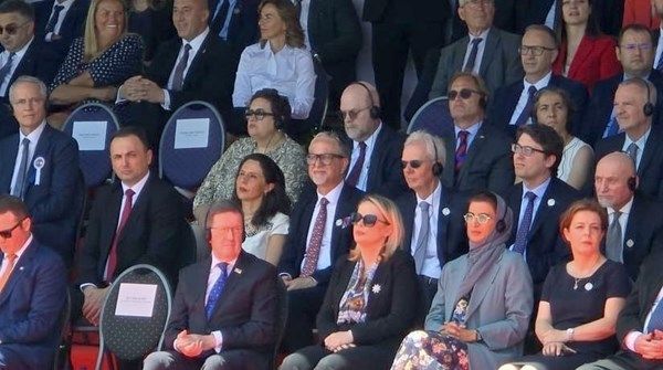 نيابة عن عبدالله بن زايد.. نورة الكعبي تشارك في مراسم الاحتفاء بذكرى تحرير كوسوفو