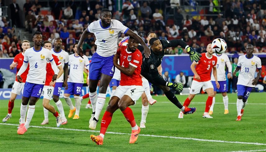 الامارات | النيران الصديقة تنقذ فرنسا من فخ النمسا (فيديو)