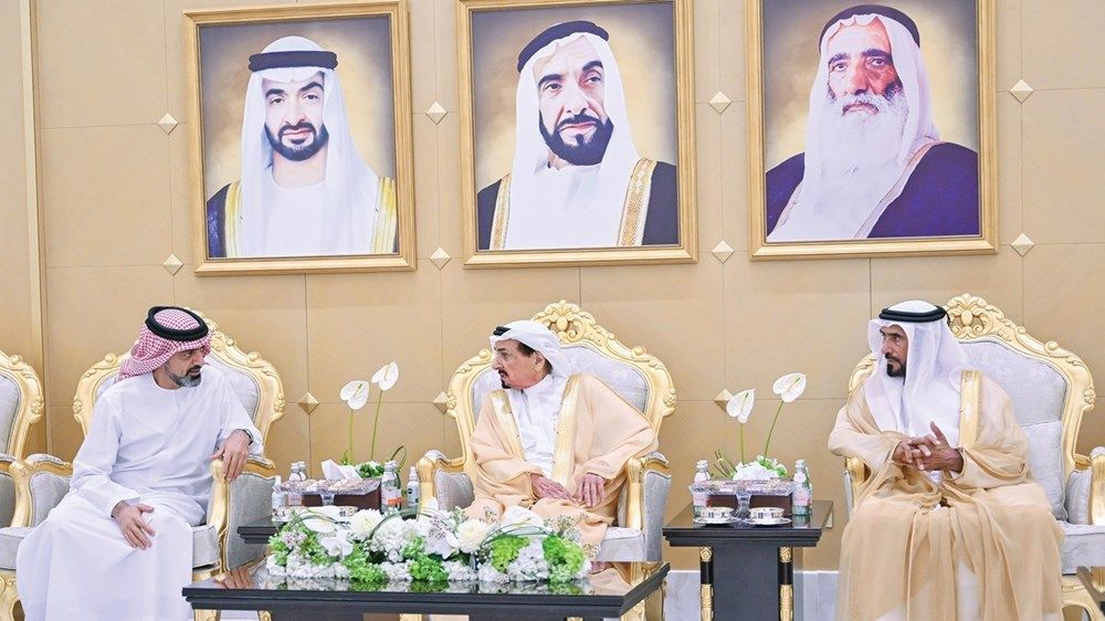 الحكام يواصلون استقبال المهنئين بالعيد