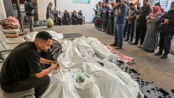 في اليوم الـ256 من الحرب .. 17 شهيدا فى قصف للاحتلال وسط وجنوب غزة