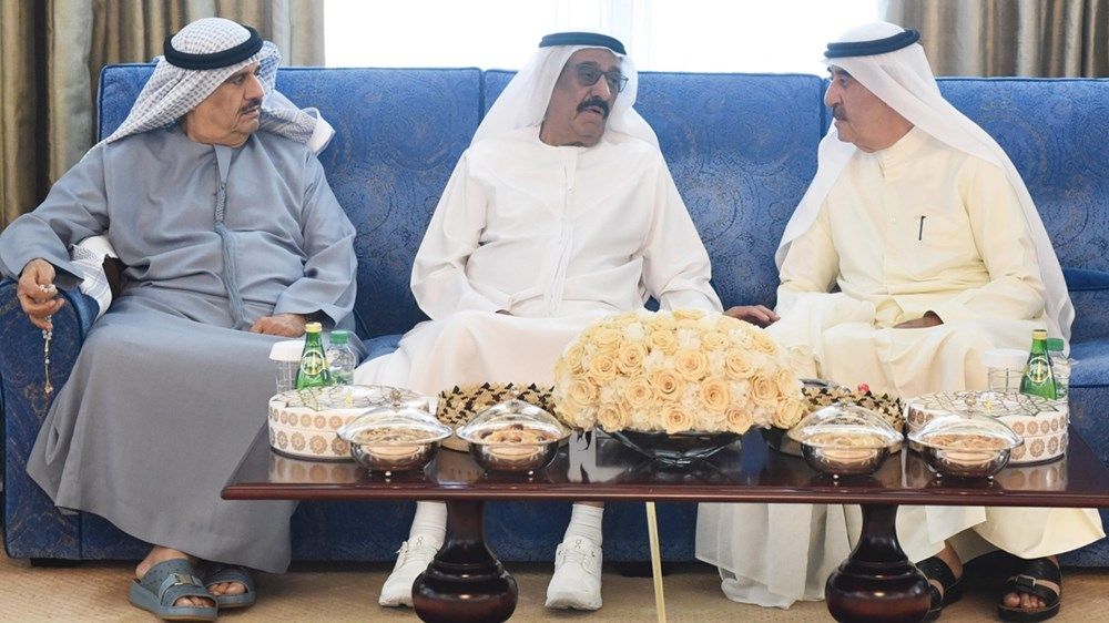 الحكام يواصلون استقبال المهنئين بالعيد