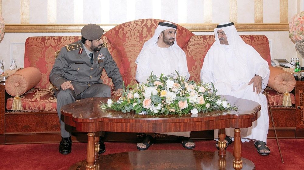 الحكام يواصلون استقبال المهنئين بالعيد