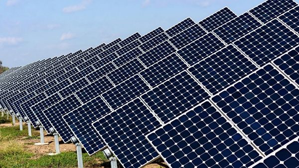 زيمبابوي تعتزم تركيب أول ألواح شمسية عائمة في سد كاريبا بحلول 2025