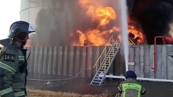 عاجل.. استمرار الحريق بمستودع النفط الروسي لليوم الثاني