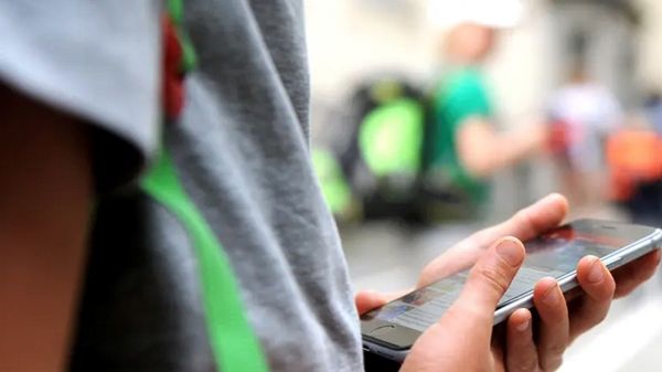 قبرص ستحظر استخدام الهواتف المحمولة في المدارس