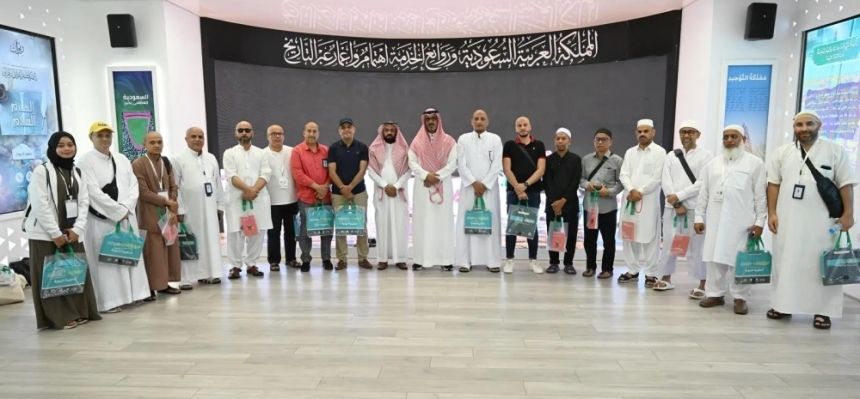 ممثلو وكالات الأنباء الدولية يزورون المسجد النبوي ومعالم المدينة المنورة