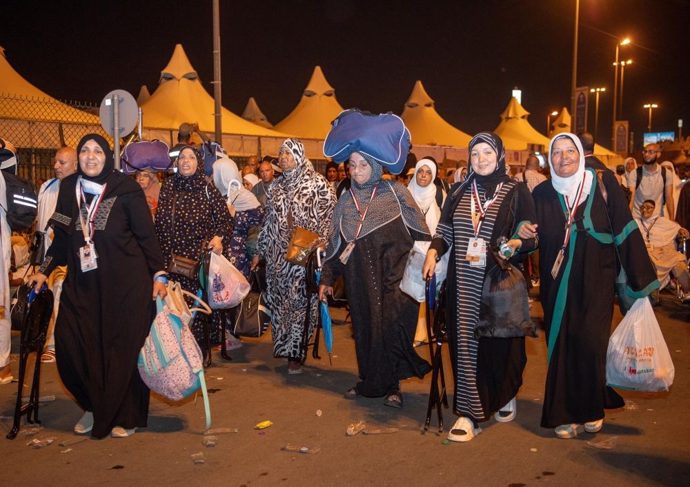 اليوم.. مطوفي الدول العربية تفوج نصف حجاجها