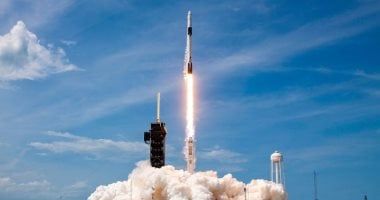 تكنولوجيا: SpaceX تطلق 20 قمرًا صناعيًا للإنترنت من كاليفورنيا