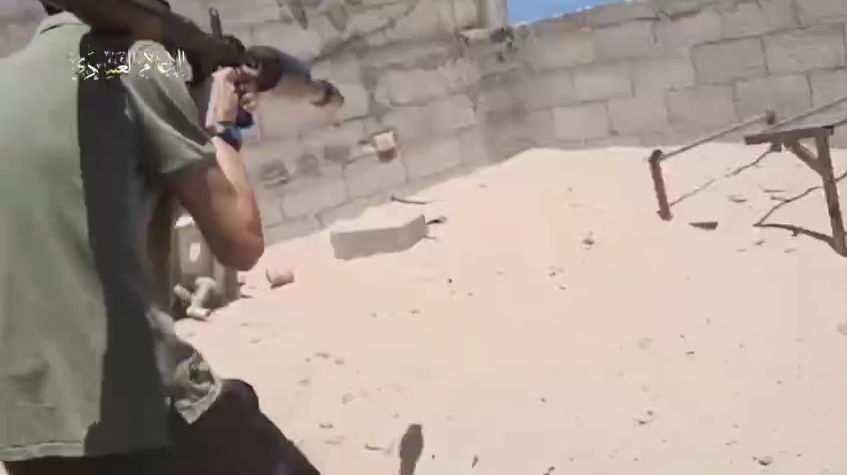 القسام تنشر مشاهد استهداف آليات العدو غرب رفح جنوب القطاع.. صور