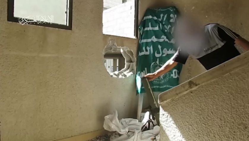 القسام تنشر مشاهد استهداف آليات العدو غرب رفح جنوب القطاع.. صور