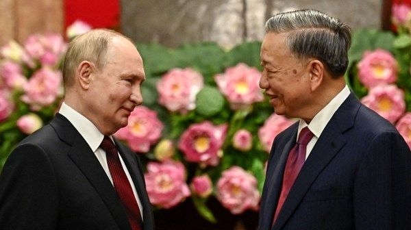 الرئيس الروسي يصل إلى فيتنام في زيارة دولة لتعزيز العلاقات