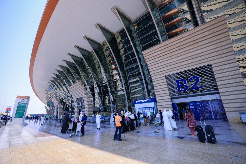 صور.. 3 آلاف رحلة لنقل مليون حاج مغادر من مطار الملك عبد العزيز بجدة