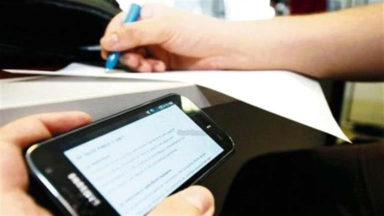 تصل لـ 1000 جنيه للمادة| جروبات الغش الإلكتروني تزعم تداول امتحانات الثانوية.. والتعليم: "ابتزاز للط