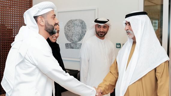 نهيان بن مبارك يزور منصة Hub71