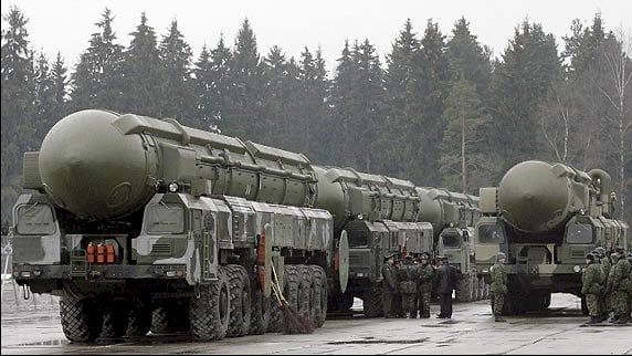 العالم على شفا الهاوية: من الاحتباس الحراري إلى التهديد النووي