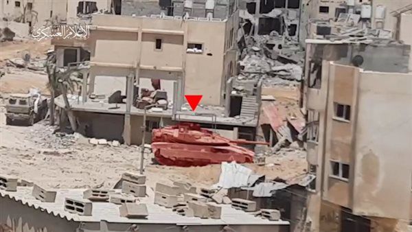 القسام تنشر مشاهد استهداف آليات العدو غرب رفح جنوب القطاع.. صور