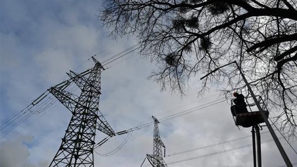 مسؤول إسرائيلي يحذر من توسع الحرب: العيش مستحيل بلا كهرباء