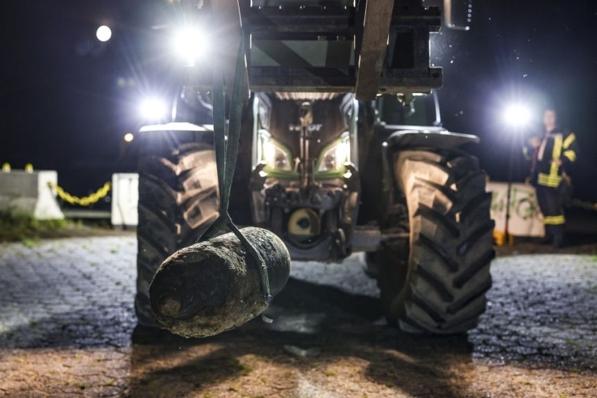 ألمانيا.. إغلاق نهر الراين بسبب قنبلة تعود للحرب العالمية الثانية وإبطال مفعول