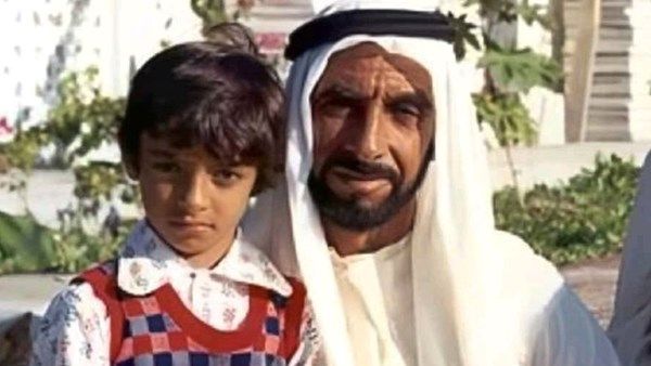 طحنون بن زايد: تحية تقدير لكل أب اتبع نهج زايد في التربية