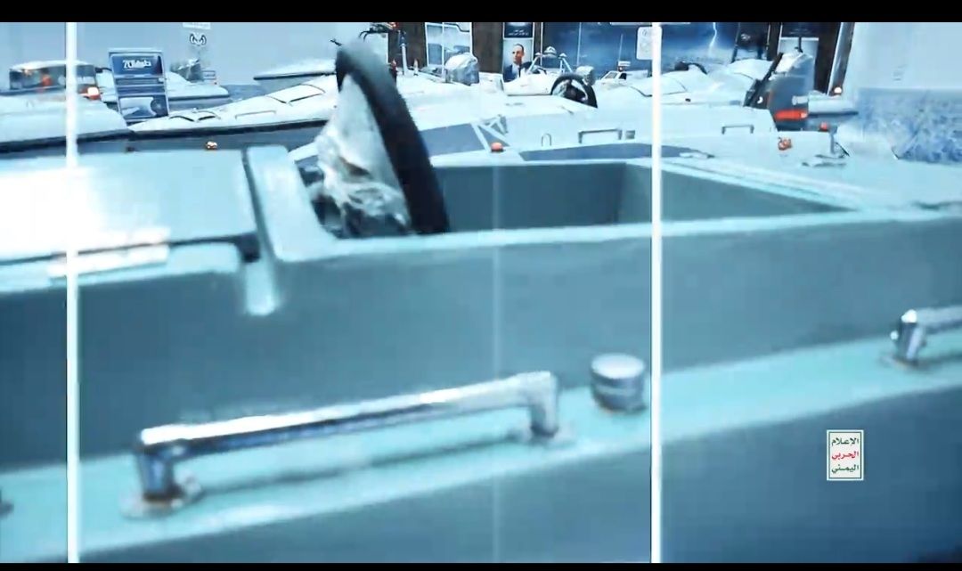 الحوثيون يعرضون مشاهد استهداف زورق طوفان 1 لسفينة توتور TUTOR