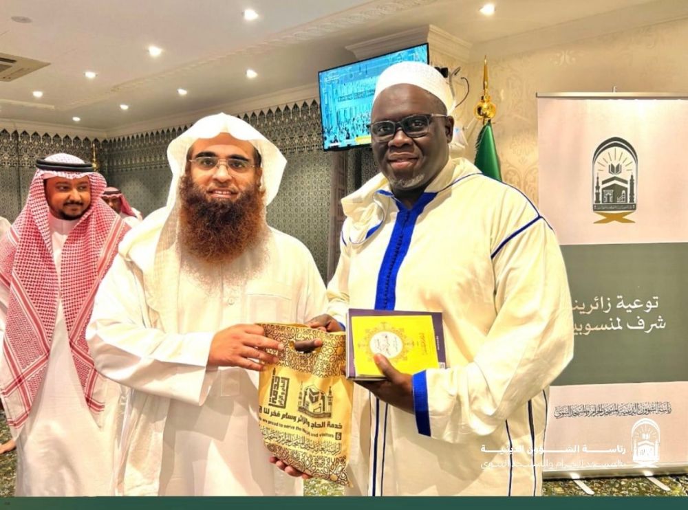 شاهد بالصور.. تكثيف التوعية وتهيئة الأجواء لصلاة الجمعة بالمسجد النبوي