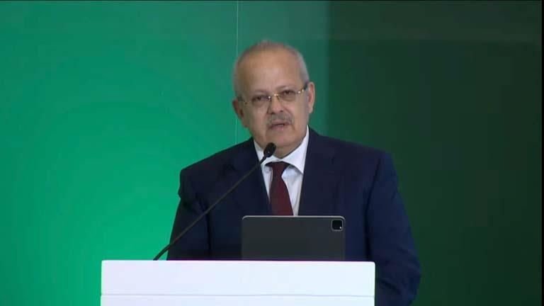 دراسة جزائرية: رئيس جامعة القاهرة قدم رؤية جديدة عصرية للقرآن بوصفه كتابًا إلهيًا مقدسًا