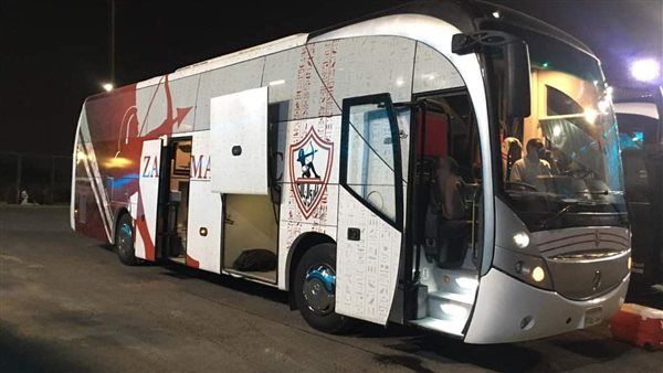 حافلة الزمالك تصل ملعب المقاولون استعدادا لفاركو