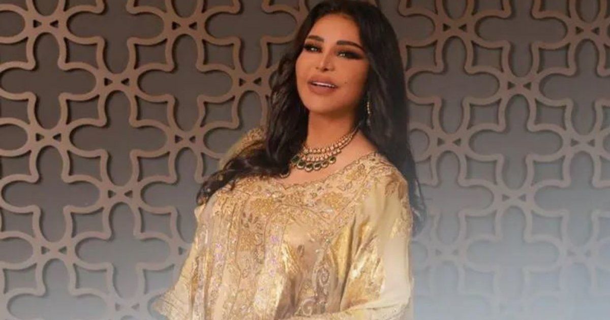 أحلام تطل بإطلالة براقة في الكويت