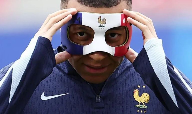 الامارات | الاتحاد الأوروبي يرفض مشاركة مبابي بقناع فرنسا