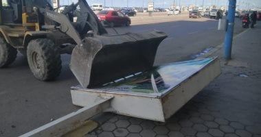 الإزالة وغرامة 3 أمثال القيمة عقوبة تعليق الإعلانات المخالفة بالطرق