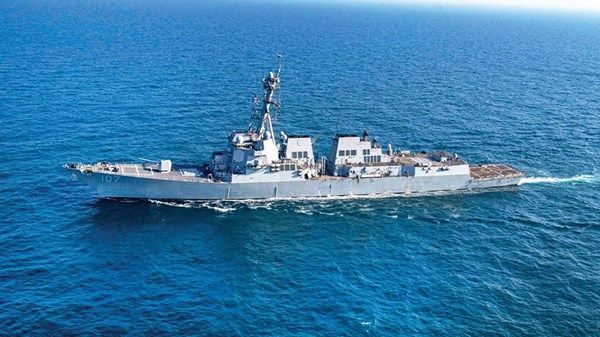 «سنتكوم» تدمر سفينتين للحوثيين