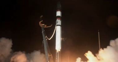 تكنولوجيا: شركة Rocket Lab تطلق 5 أقمار صناعية لإنترنت الأشياء فى مهمتها الـ50