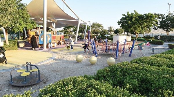 «البلديات والنقل» تحدث 7 حدائق في أبوظبي بتقنيات «إنترنت الأشياء»