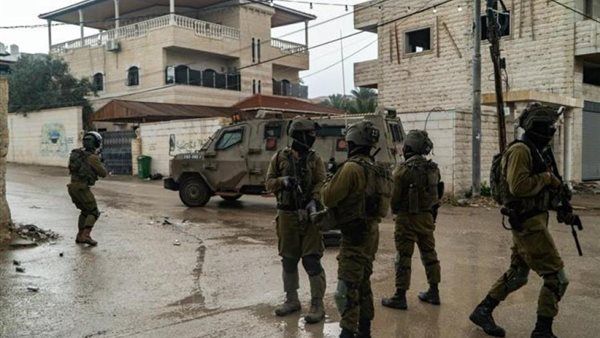 مستعمرون يهجمون على منازل الفلسطينيين بالحجارة