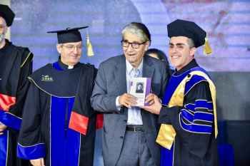 جامعة الروح القدس - الكسليك احتفلت بتخريج "دفعة الثبات"
