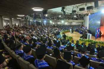 جامعة الروح القدس - الكسليك احتفلت بتخريج "دفعة الثبات"