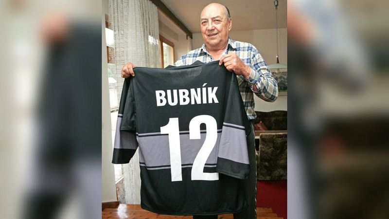 الامارات | بوبنيك.. أسطورة «هوكي الجليد» قاد تشيكوسلوفاكيا إلى برونزية «أمم أوروبا»