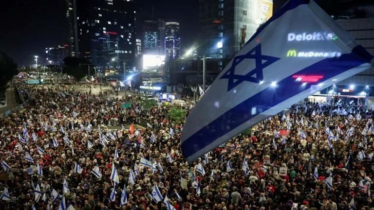 "الأضخم منذ بدء الحرب".. إعلام عبري: مظاهرات احتجاجية حاشدة في تل أبيب