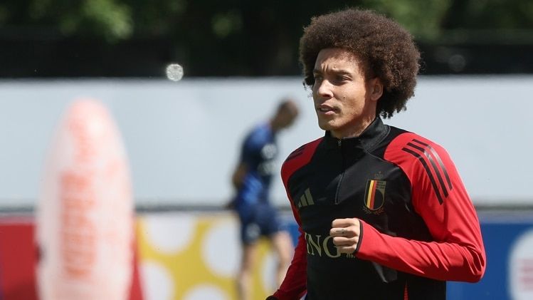 الامارات | الإصابة تبعد فيتسل عن مواجهة رومانيا