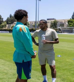 نيمار يدعم منتخب البرازيل استعدادًا لخوض أولى منافسات بطولة كوبا أمريكا (صور)