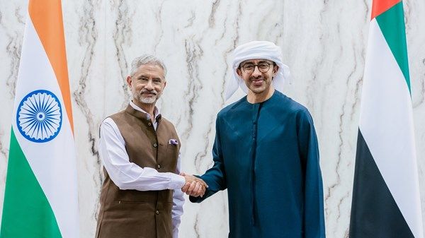 عبدالله بن زايد ووزير خارجية الهند يبحثان العلاقات الاستراتيجية بين البلدين