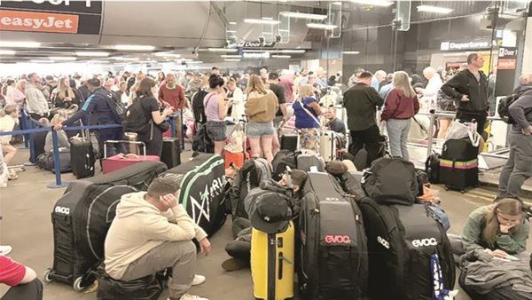 مطار مانشستر فى ورطة بسبب انقطاع التيار الكهربائى