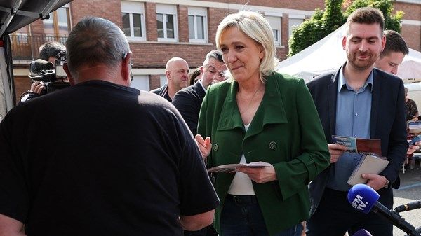 اليمين المتطرف يتصدّر استطلاعات انتخابات البرلمان في فرنسا