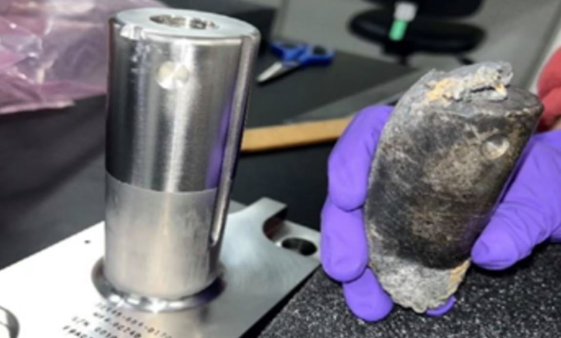 تكنولوجيا: عائلة تطالب ناسا بتعويض 80 ألف دولار بعد سقوط حطام فضائى على منزلهم