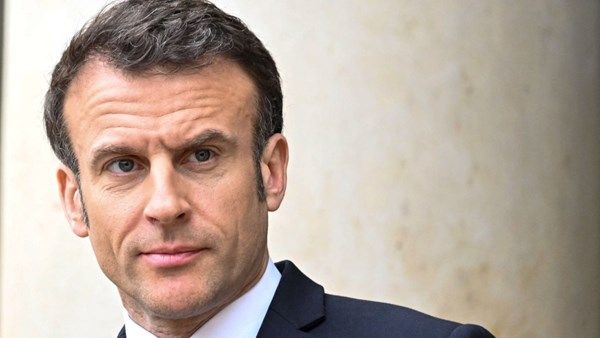 الرئيس الفرنسي يعد بالعمل حتى نهاية ولايته في مايو 2027